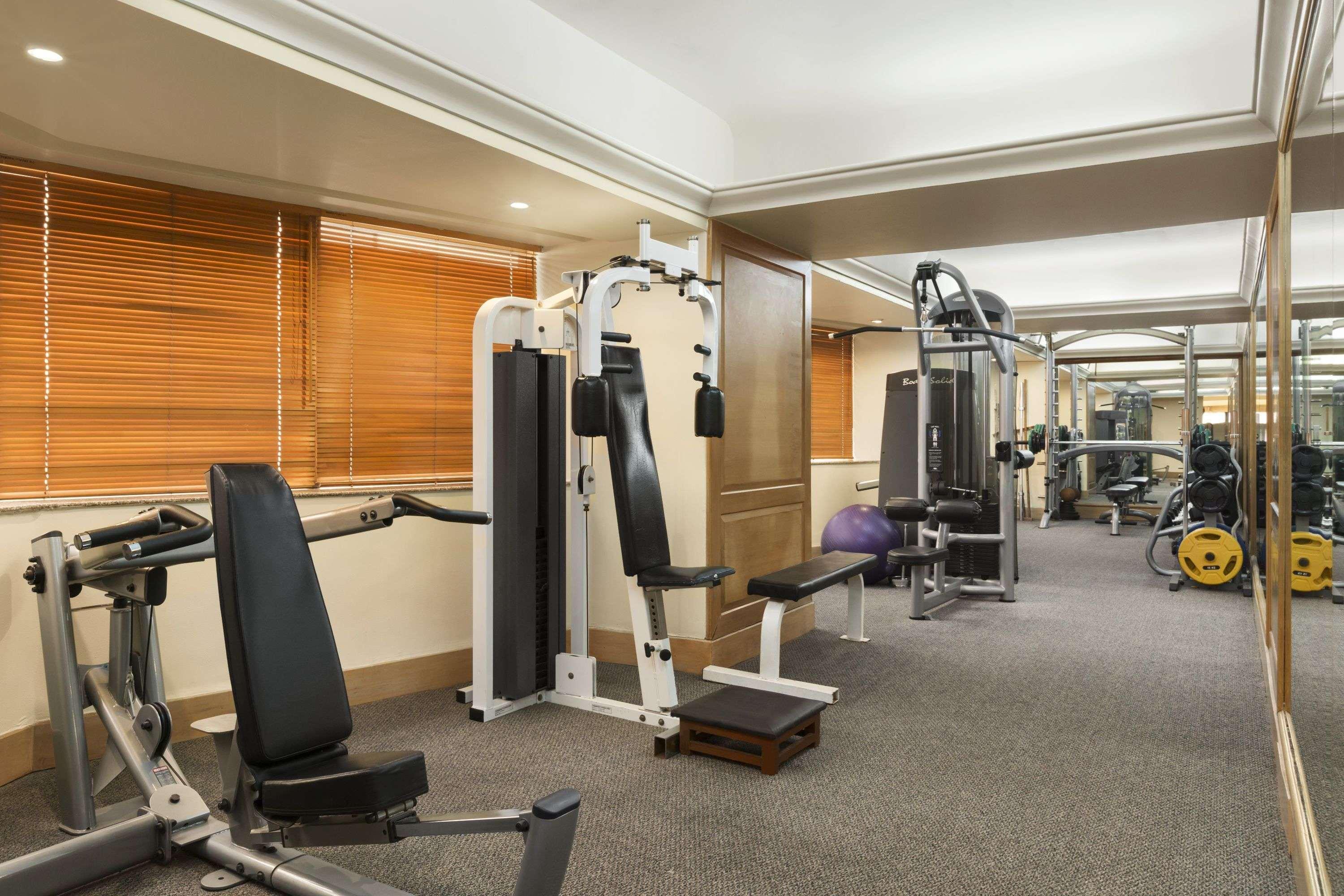 Hotel Ramada Plaza By Wyndham Palm Grove Mumbai Exterior foto The gym at the hotel