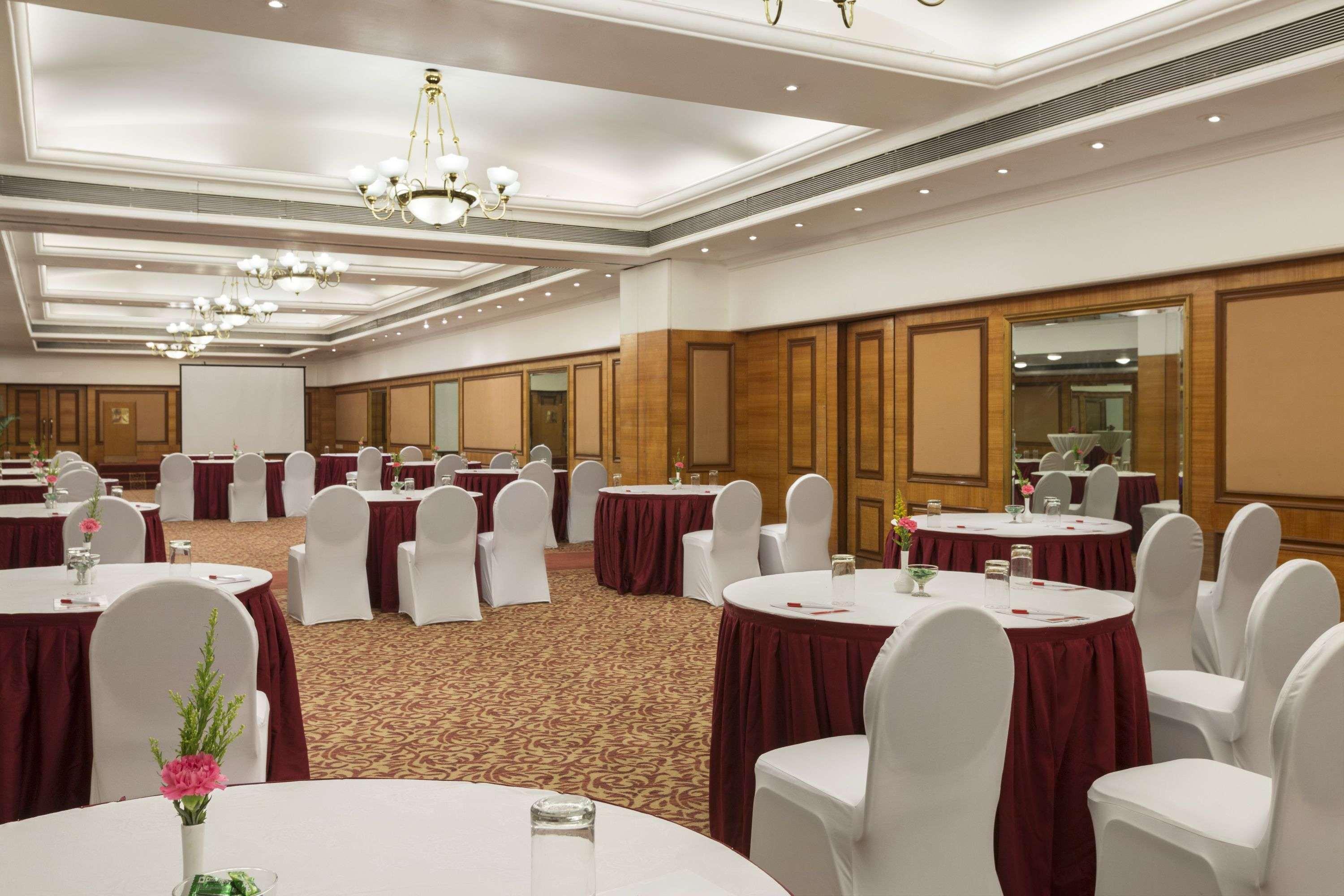 Hotel Ramada Plaza By Wyndham Palm Grove Mumbai Exterior foto The Imperial Ball Room