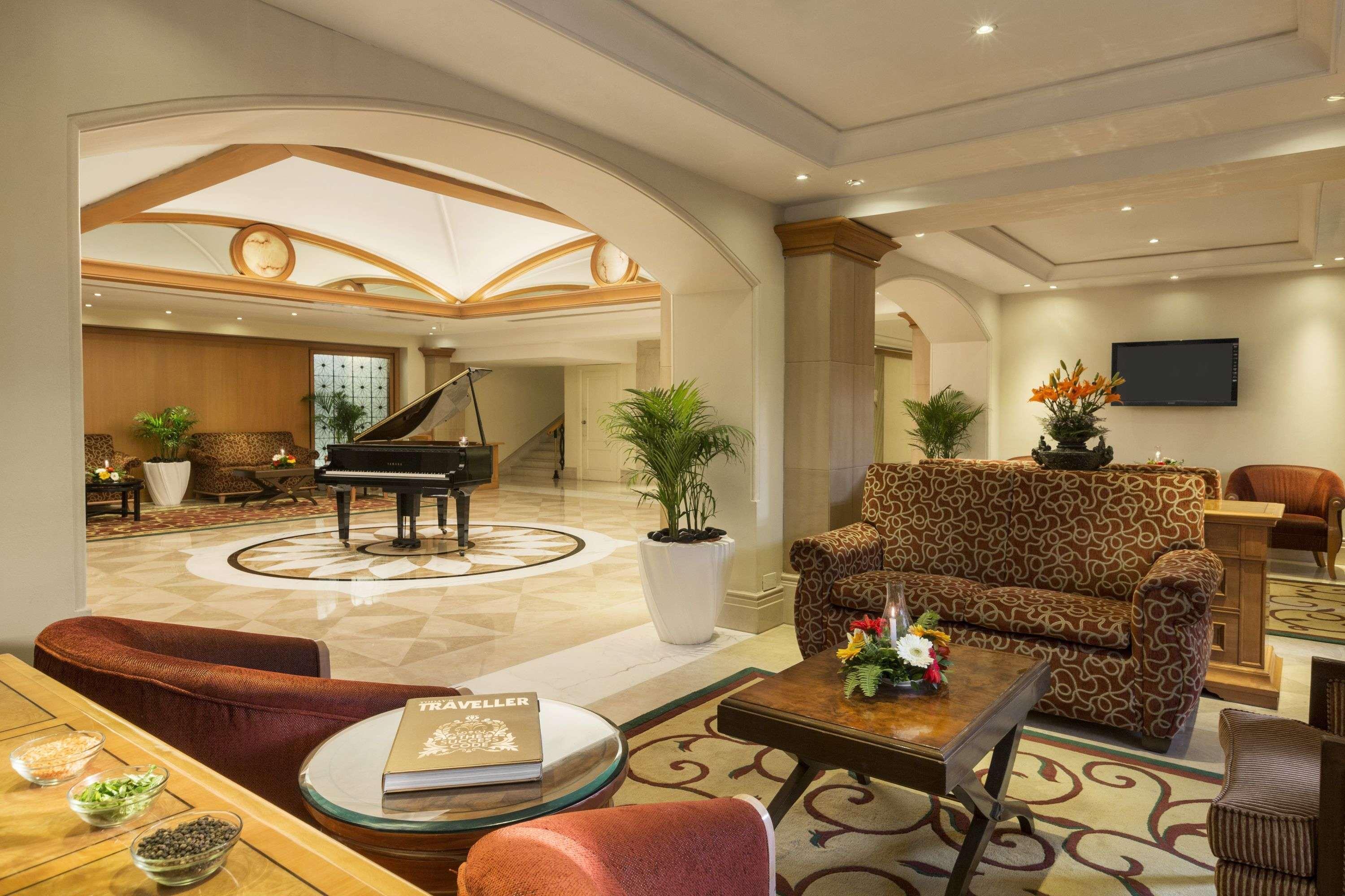 Hotel Ramada Plaza By Wyndham Palm Grove Mumbai Exterior foto Lobby