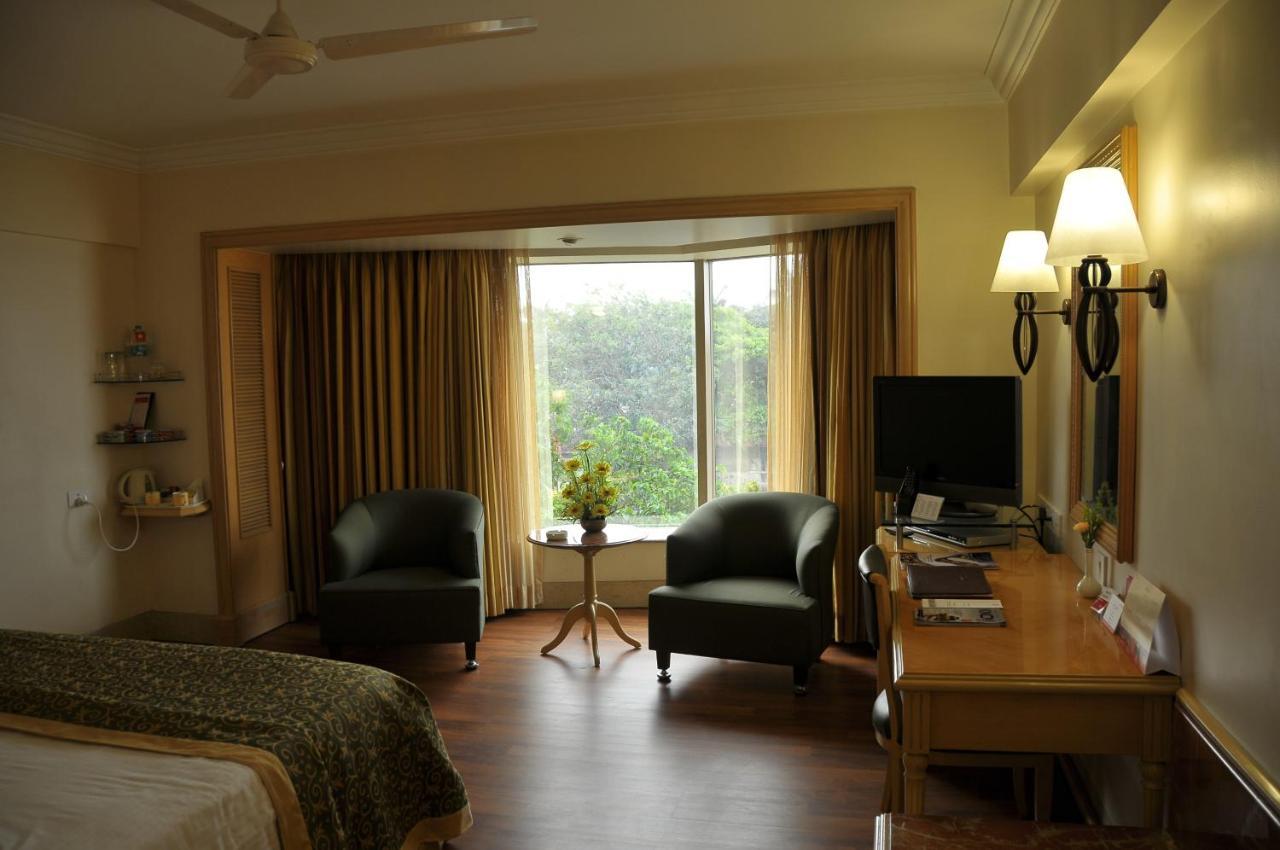 Hotel Ramada Plaza By Wyndham Palm Grove Mumbai Exterior foto A room at the Taj Bengal
