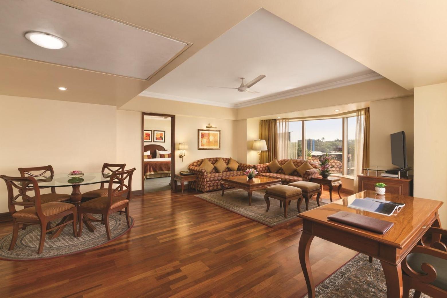 Hotel Ramada Plaza By Wyndham Palm Grove Mumbai Exterior foto
