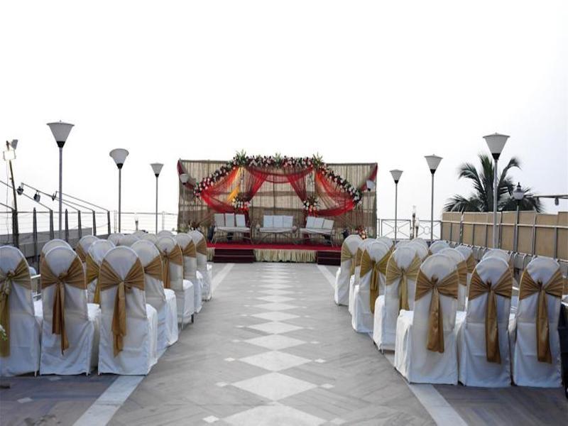 Hotel Ramada Plaza By Wyndham Palm Grove Mumbai Exterior foto A wedding in India